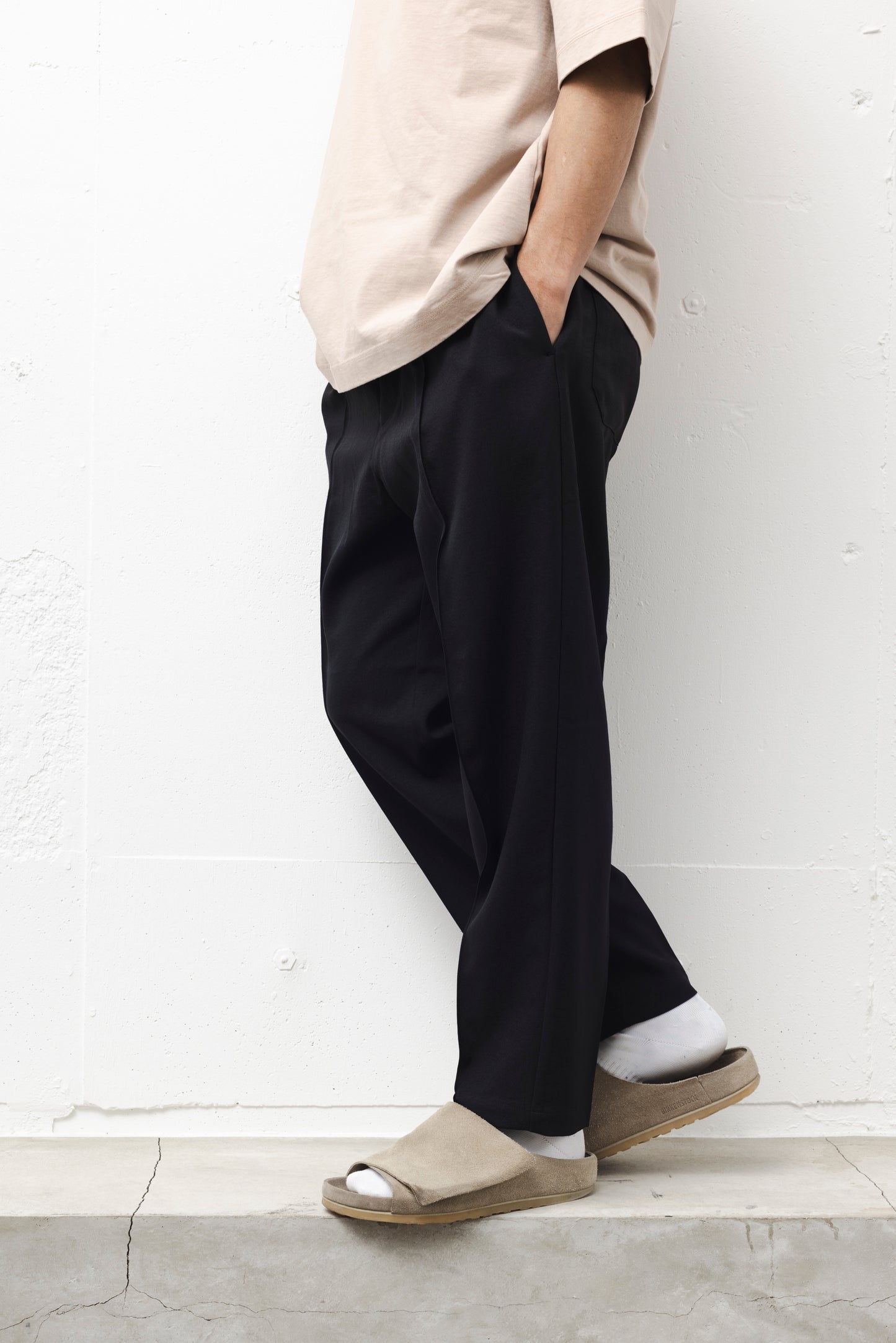 VERSATILE EASY TROUSERS / BLACK