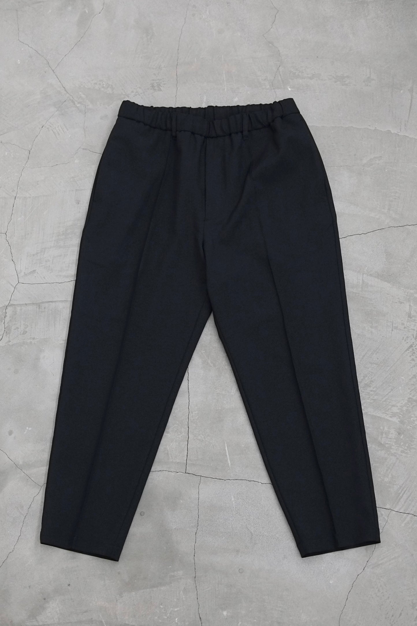 VERSATILE EASY TROUSERS / BLACK
