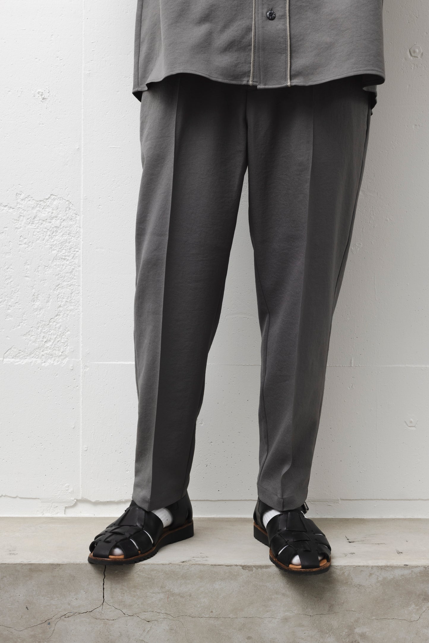 VERSATILE EASY TROUSERS / GRAY