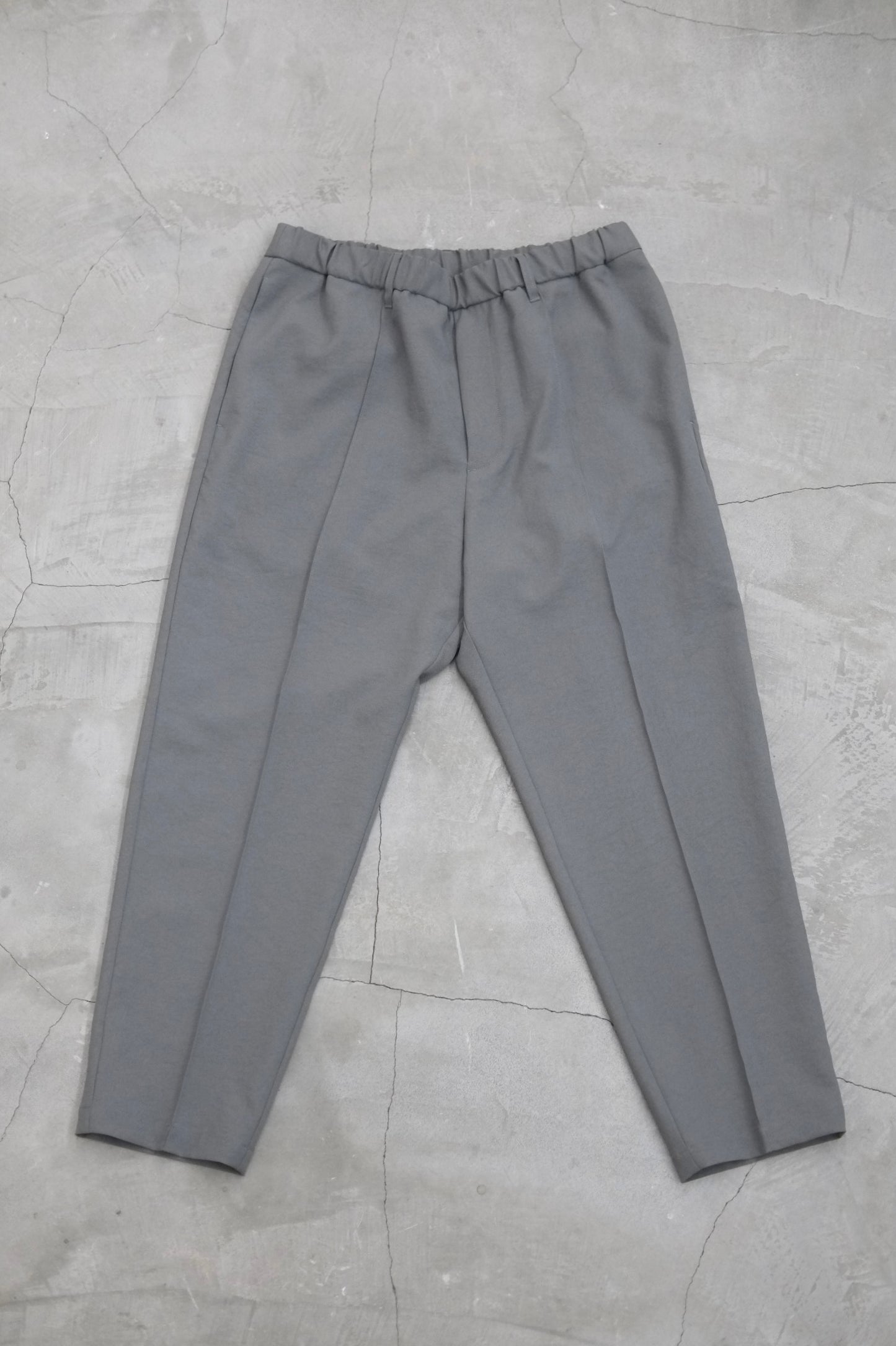 VERSATILE EASY TROUSERS / GRAY