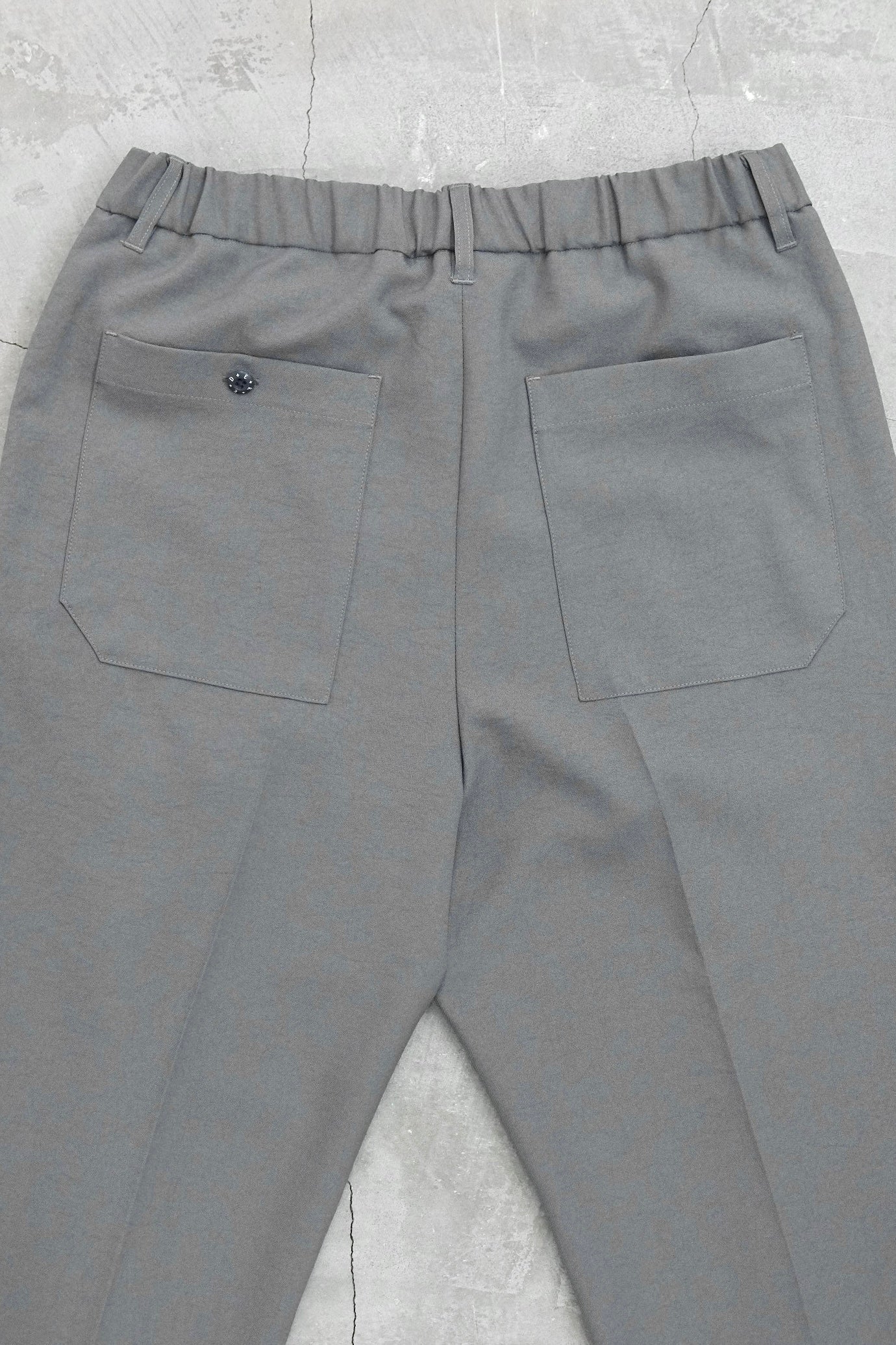 VERSATILE EASY TROUSERS / GRAY