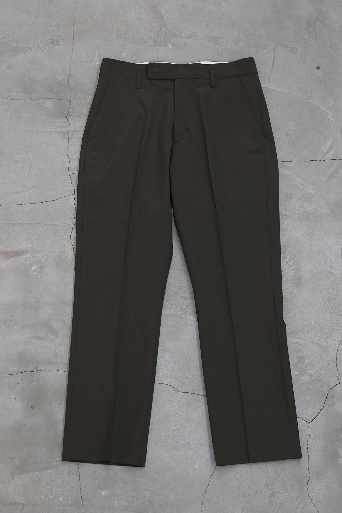TAPERDE TROUSERS / OLIVE