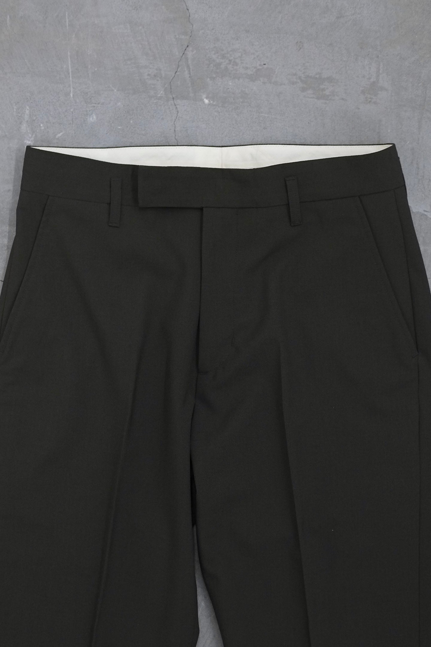 TAPERDE TROUSERS / OLIVE